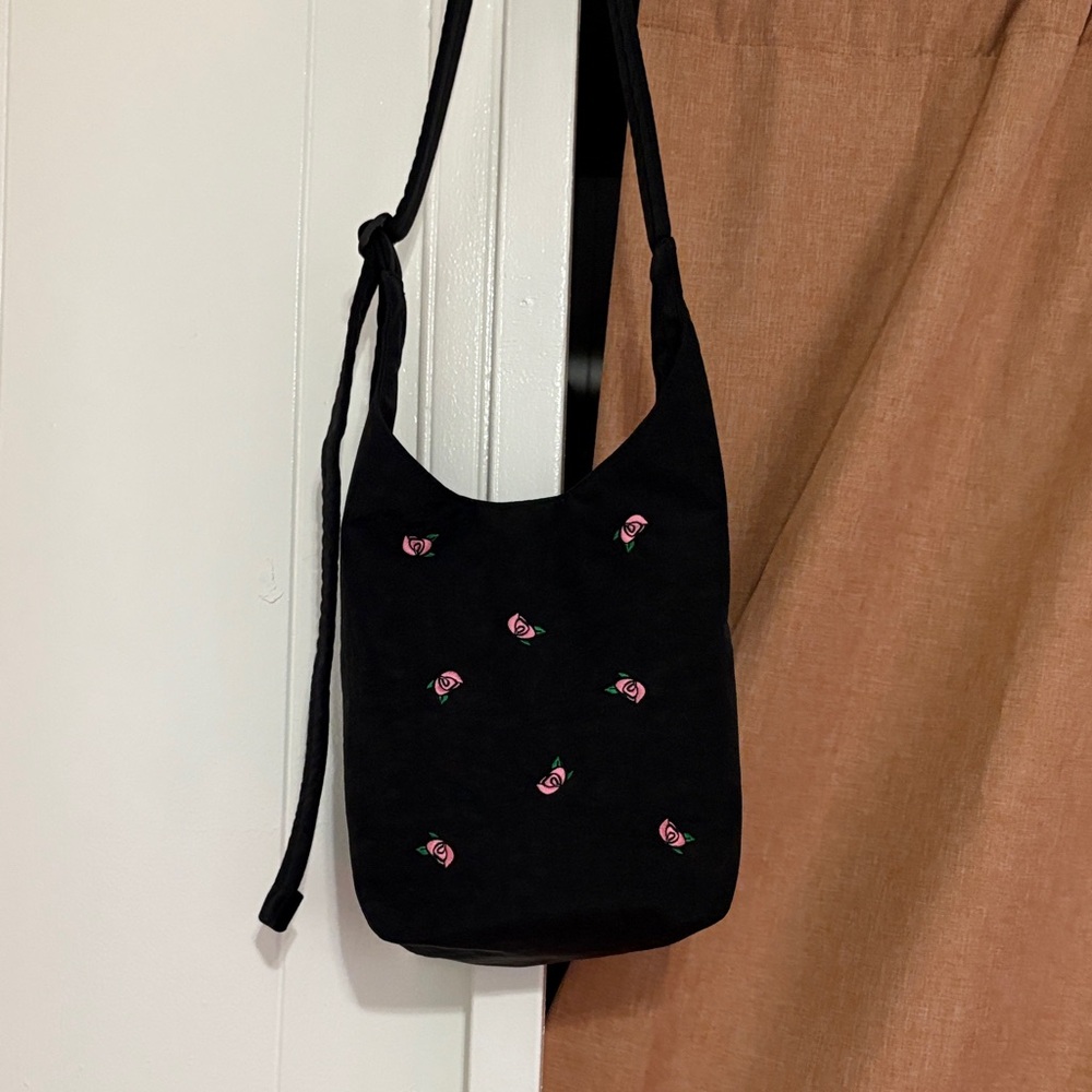 BAGGU X UO Black and Roses Patterned Nylon Sling Crossbody Tote Bag NEW